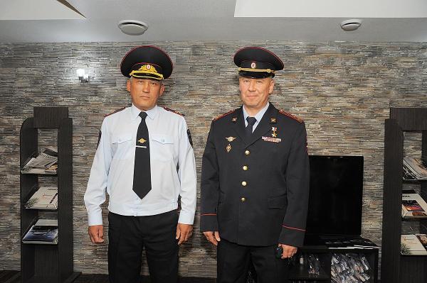 Юрий Валяев «горд тем, что руководит полицией, где есть живой Герой России»