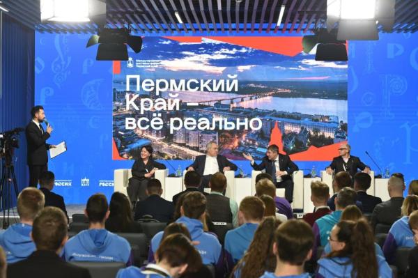 Губернатор Прикамья на выставке «Россия» провёл встречу со студентами в рамках проекта «Пермский край на связи!» 
