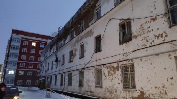 Аварийный дом по улице Циолковского покинуло большинство жителей