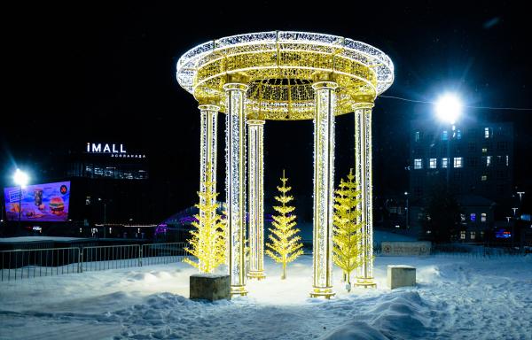 В центре Перми зажгли первые новогодние инсталляции