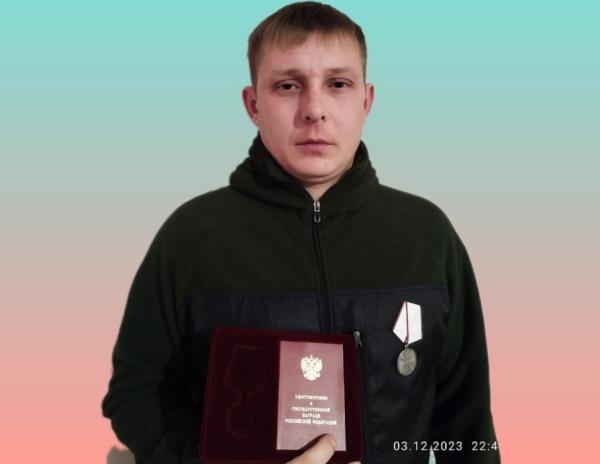 По указу Путина волонтёра-поисковика из Прикамья наградили медалью в зоне СВО