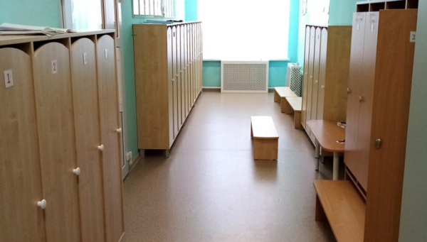В Кудымкаре в детском саду на ребёнка упал шкаф для одежды
