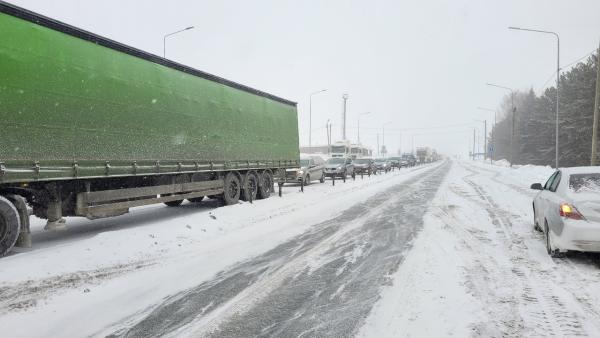 На дорогах Пермского края ввели временное ограничение для грузовиков