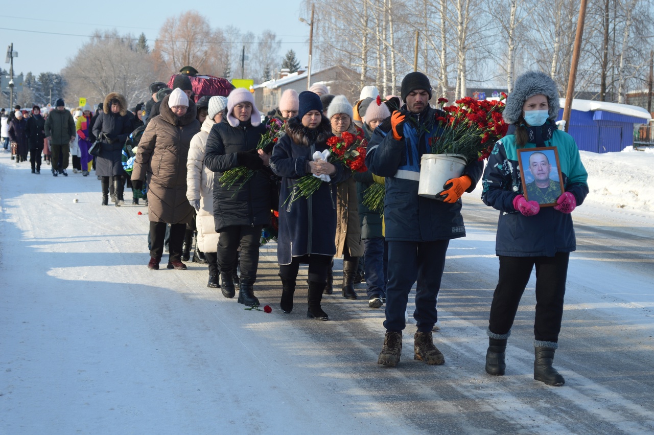 песня любящая зря. любовь поет. песня любящая зря. песня любящая зря. люблю впустую говорят.