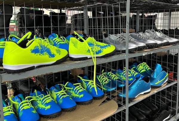 Пермская обувная фабрика начала выпускать футбольные бутсы