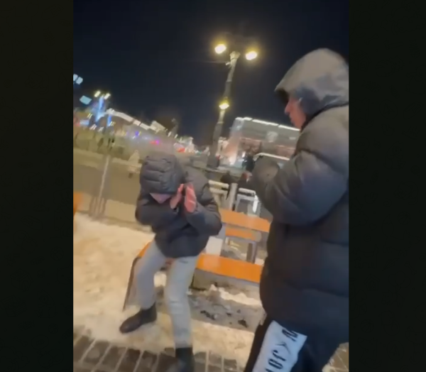 Следком заинтересовало видео, на котором в центре Перми молодой человек избивает мужчину