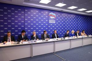 «Единая Россия» и Минпросвещения обсудили реализацию президентских программ в сфере образования