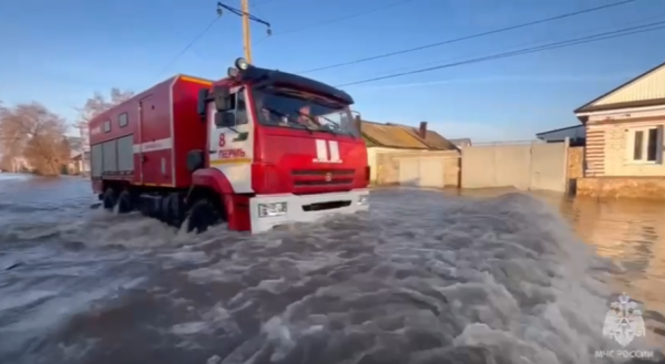 Пермские спасатели вывели из зоны затопления в Орске 97 человек