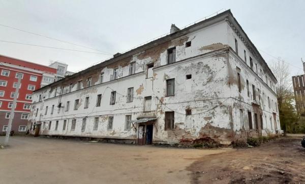 В Перми власти начали снос аварийного дома на Циолковского