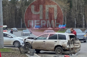 В Перми на Гознаке автобус врезался в легковой автомобиль