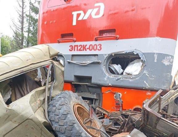 СК на транспорте начал проверку по факту столкновения поезда с грузовиком в Прикамье