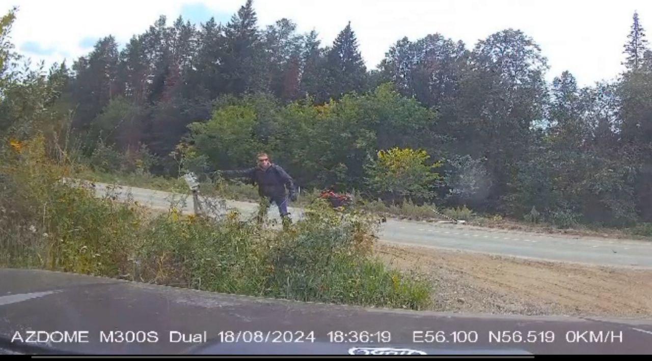 В Пермском крае мотоциклист опрокинул два мобильных комплекса фотовидеофиксации