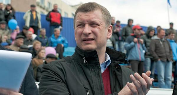 Павел Лях обсудил спортивные вопросы в общественной приёмной «Единой России»