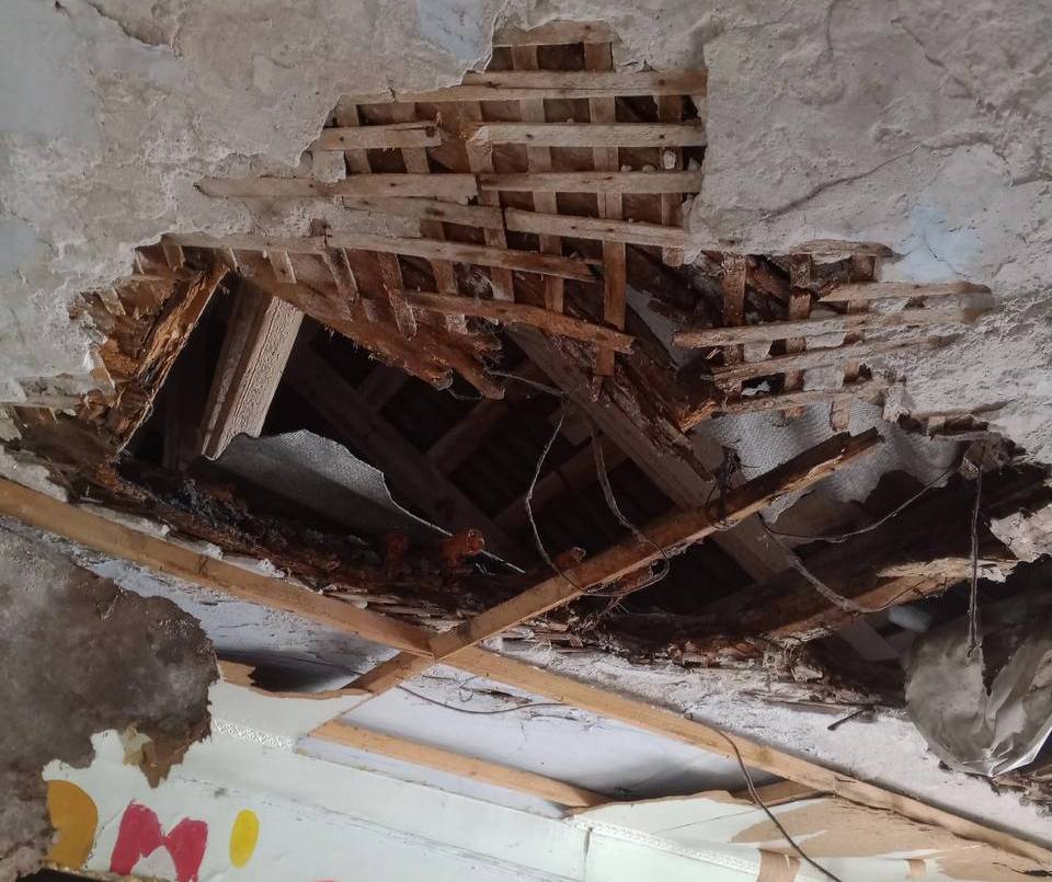 В Пермском крае в жилом доме обрушились деревянные перекрытия