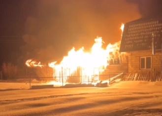 В прикамском посёлке подросток спас свою маму на пожаре