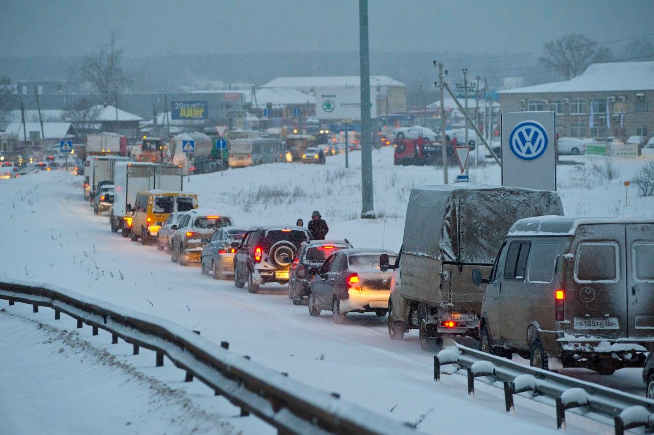 На трассе Пермь—Екатеринбург ограничено движение всех видов транспорта