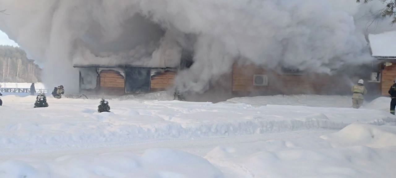 В Прикамье загорелась база отдыха «Дедюха»