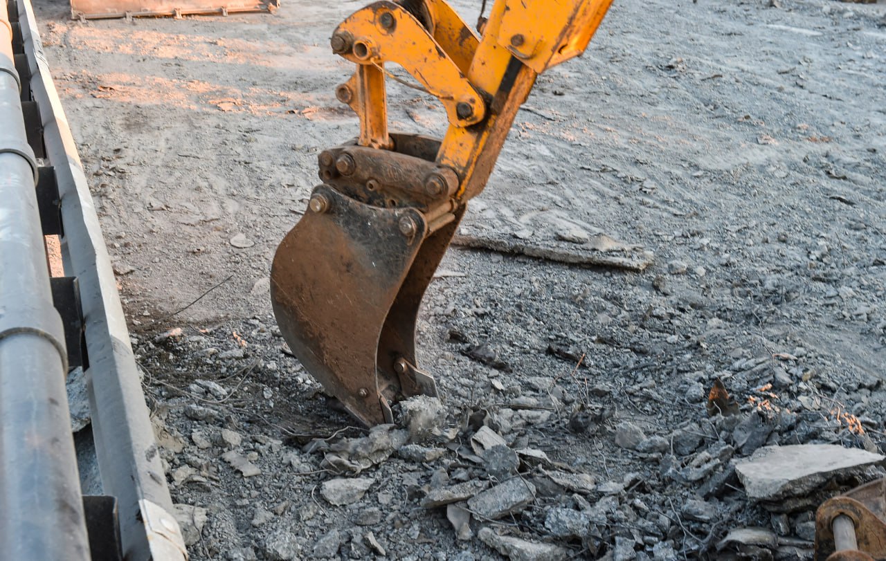 На старом мосту через Чусовую в Перми начался демонтаж плит