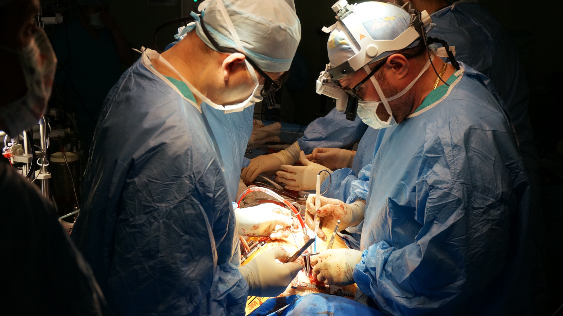 Пермские врачи впервые имплантировали систему механической поддержки кровообращения через мини-доступ