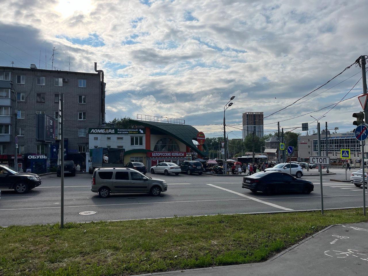 Возле ТЦ «Стахановский» в Перми могут снести три киоска