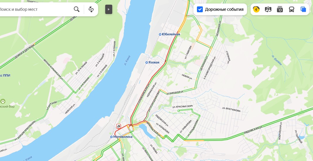 Соликамский тракт в Перми встал в большой автомобильной пробке