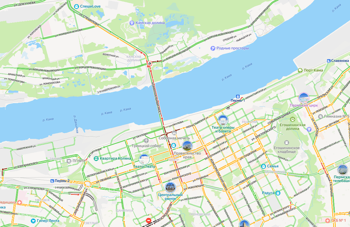 В Перми образовалась большая пробка на Коммунальном мосту