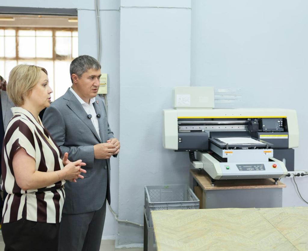 Глава Прикамья побывал с рабочим визитом на Краснокамской фабрике деревянной игрушки