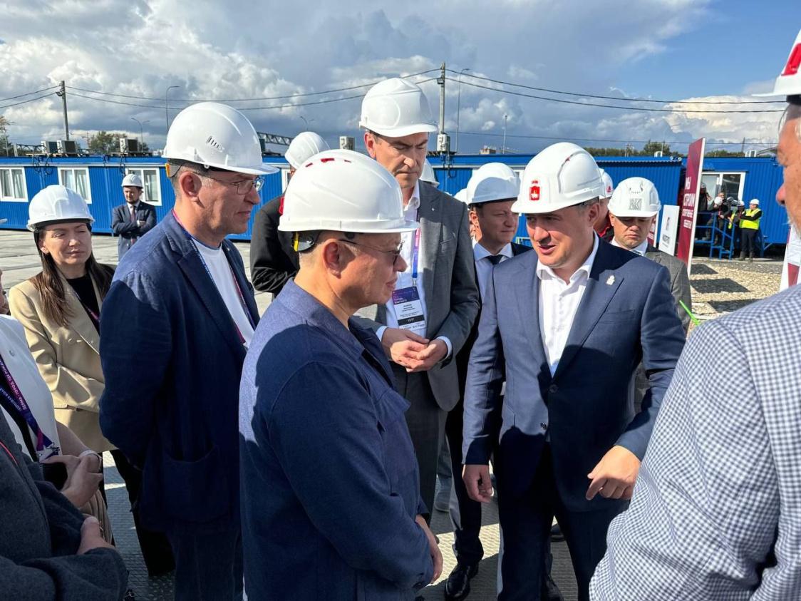 Глава Минстроя России оценил ход строительства «Пермь Арены»