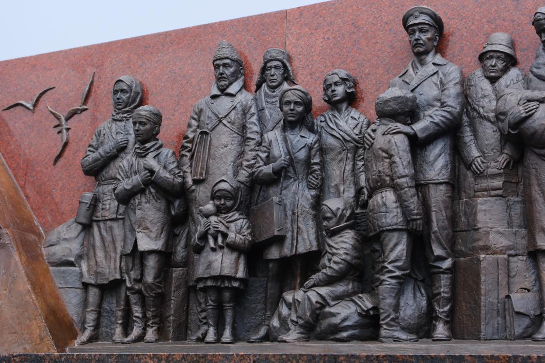 В Перми открыли памятник ленинградцам-блокадникам «Эвакуация»