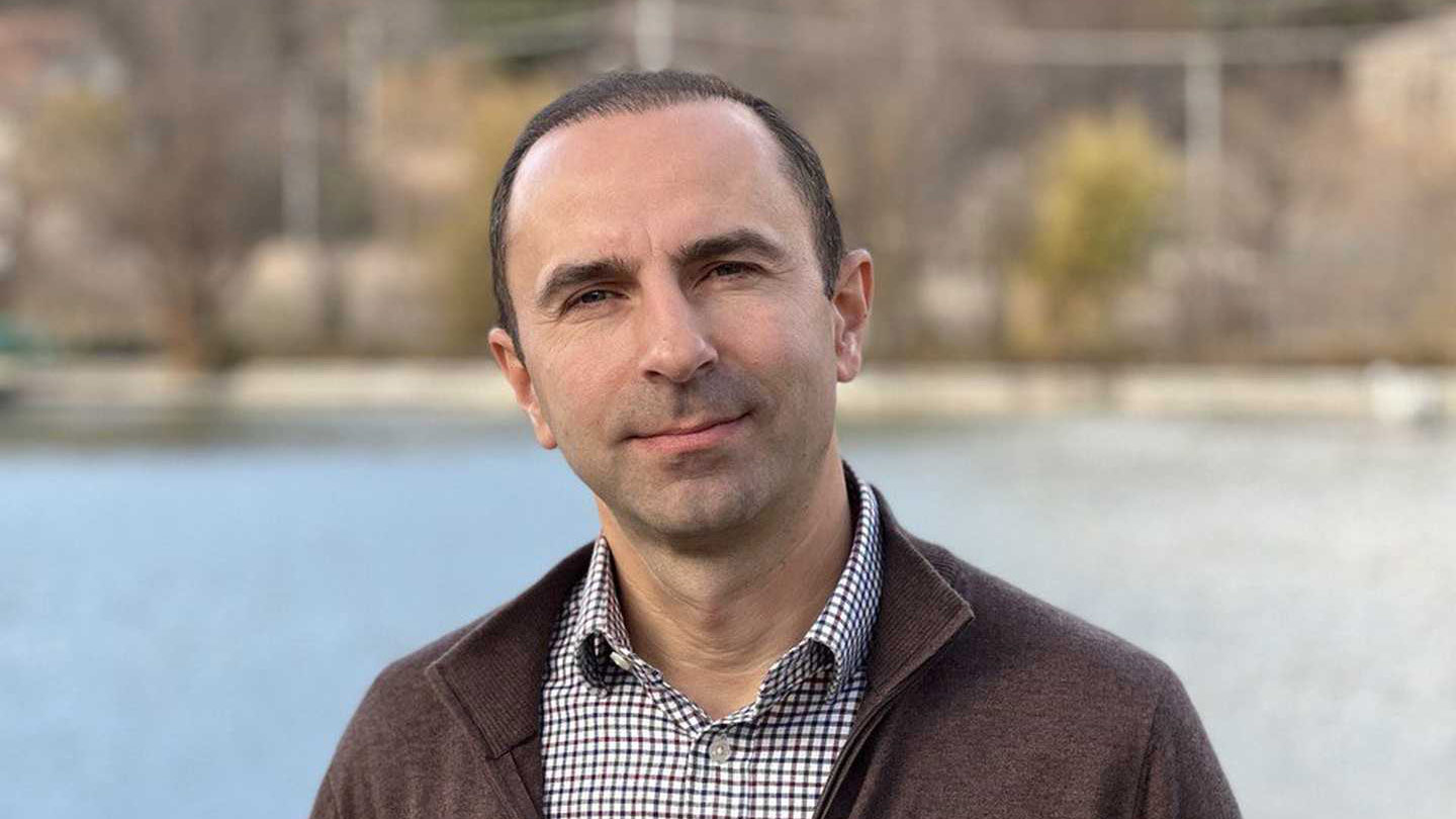 Рынок верит в снижение ставки, ЦБ — в осторожность