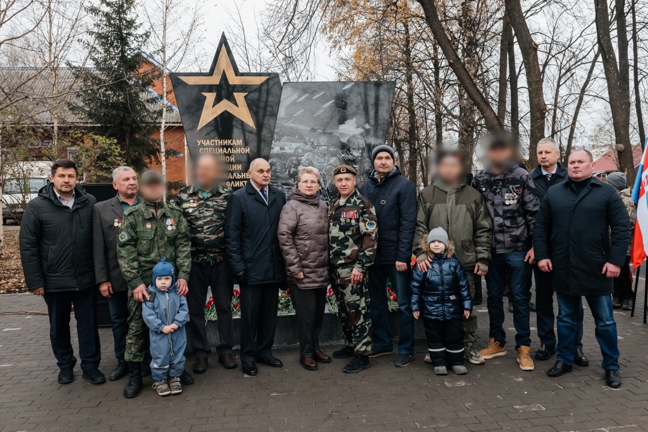 В Пермском округе открыли памятник бойцам СВО 