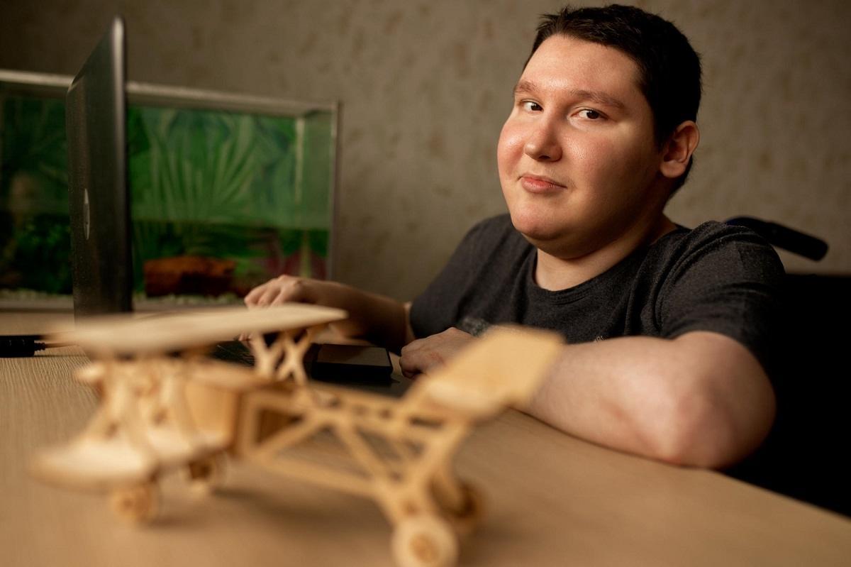 В Перми волонтёр-инвалид занимается преподаванием и помогает тяжелобольным детям