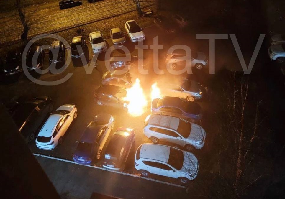 Ночью в Перми из-за поджога сгорели пять автомобилей