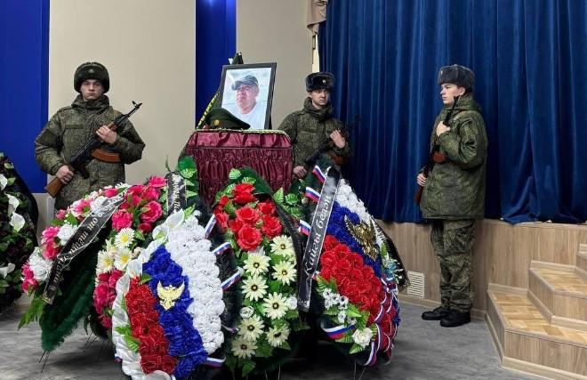 В Прикамье простились с многодетным участником СВО Денисом Ахмаровым