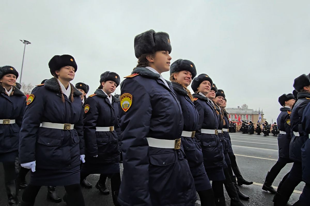 Пермские кадеты прошли торжественным маршем на Параде Памяти в Самаре