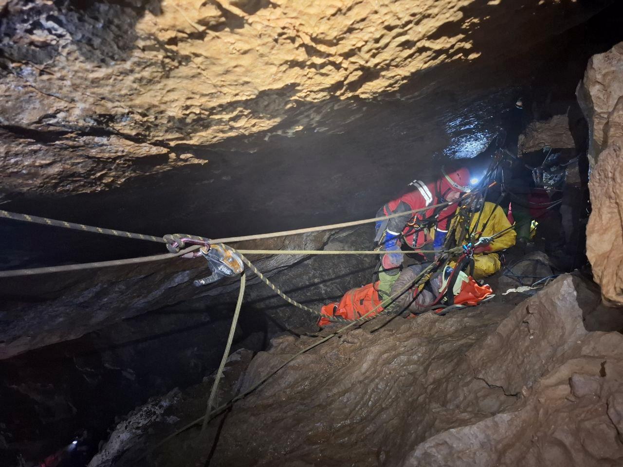 Спасатели Прикамья провели учения в пещере Тёмная