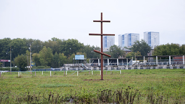 Крест на ипподроме