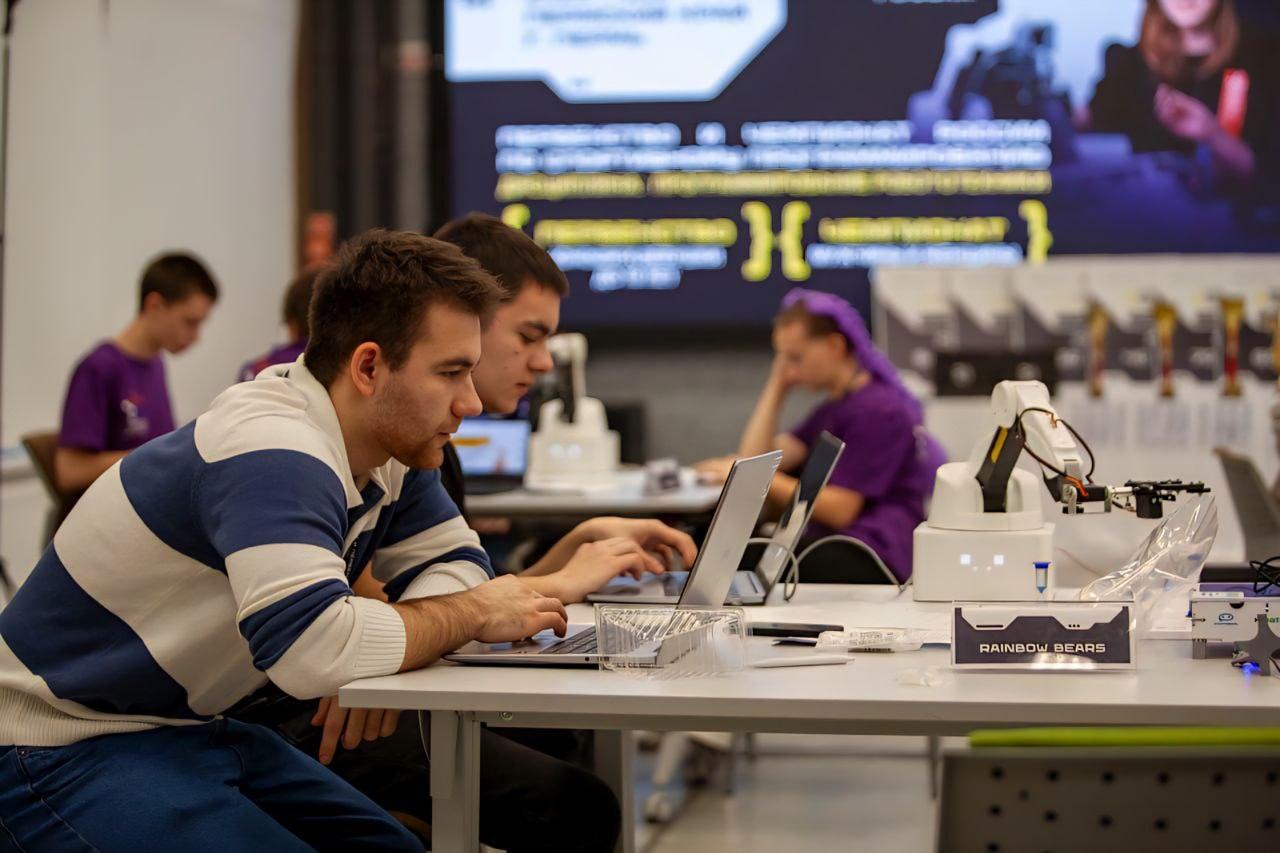 В Перми назвали победителей Чемпионата России по спортивному программированию роботов