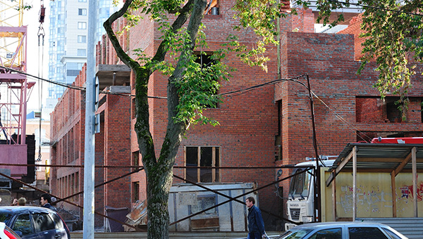 «Причина отставания — неэффективная организация строительства подрядчиком»