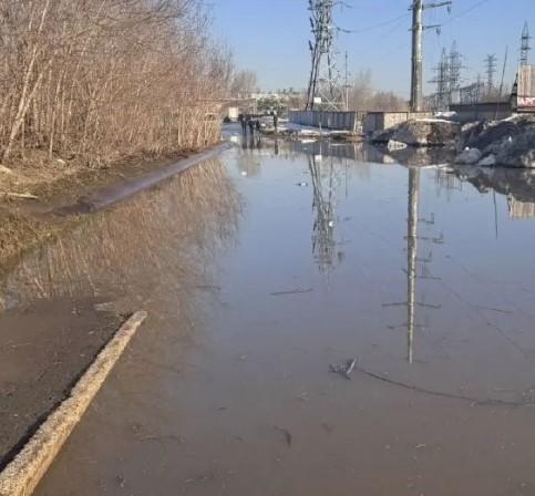 Потоп на улице Деревообделочной в Перми произошёл из-за повреждения коллектора