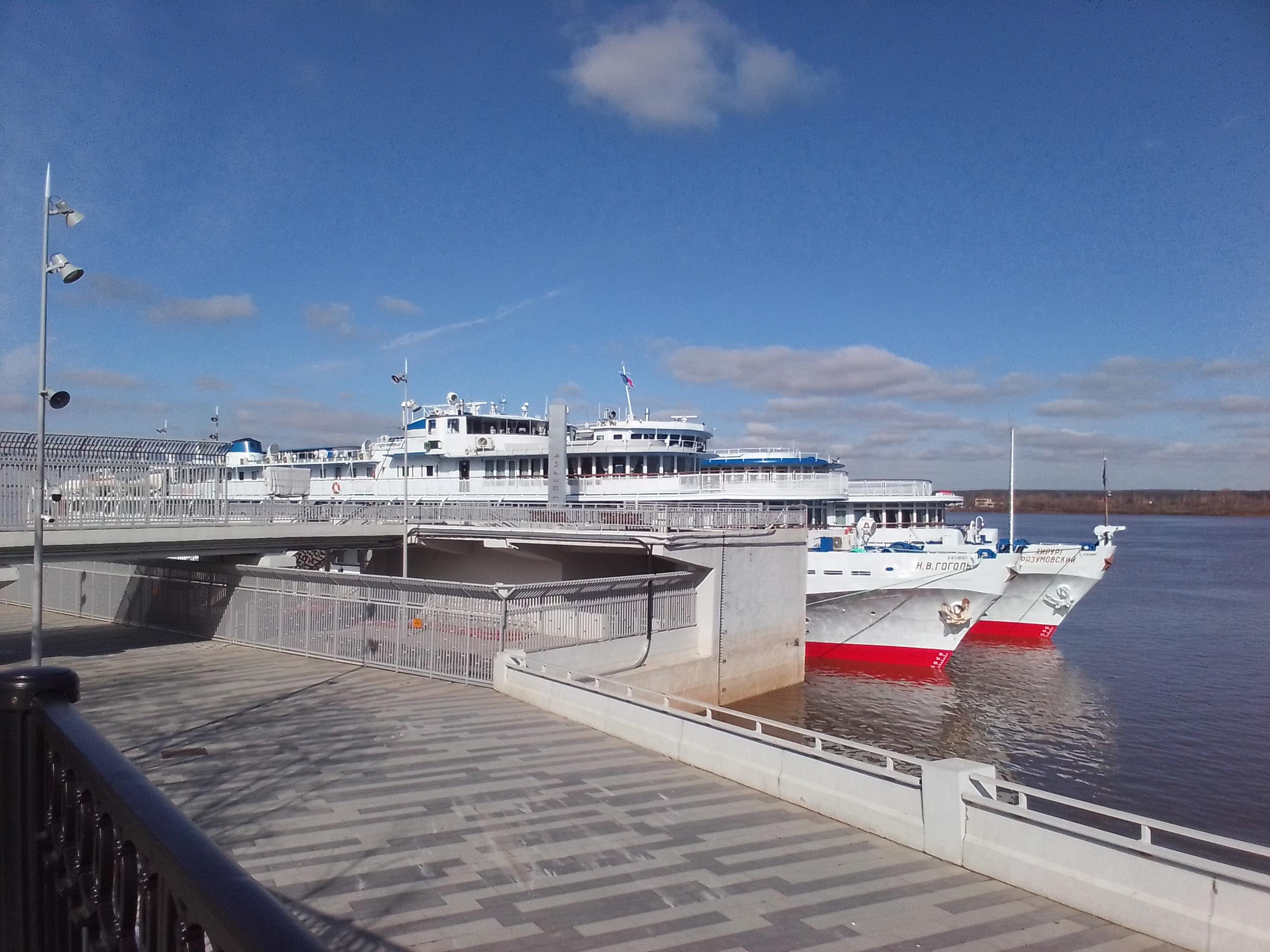 К причалам речного вокзала Перми пришвартовались первые круизные суда