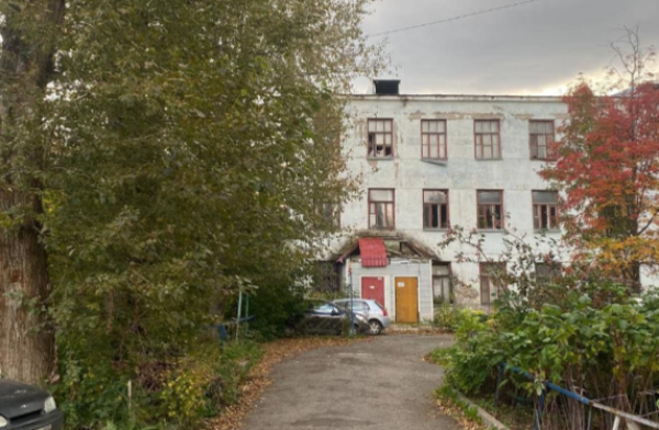 Росимущество снова выставило на аукцион заброшенное здание училища в Перми