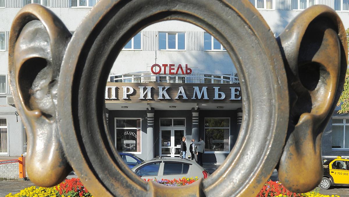 Кто ж его?.. Он же памятник!